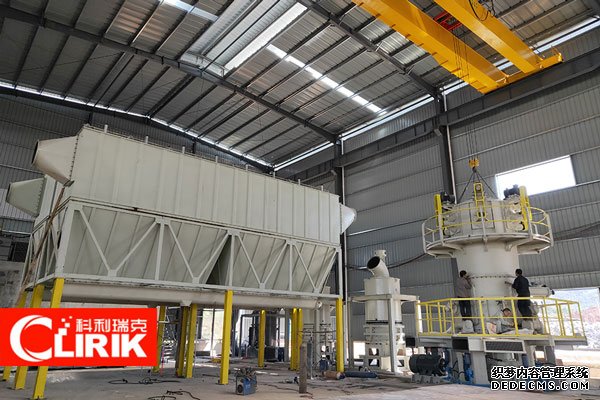 碳酸鈣磨粉生產(chǎn)線現(xiàn)場(chǎng)